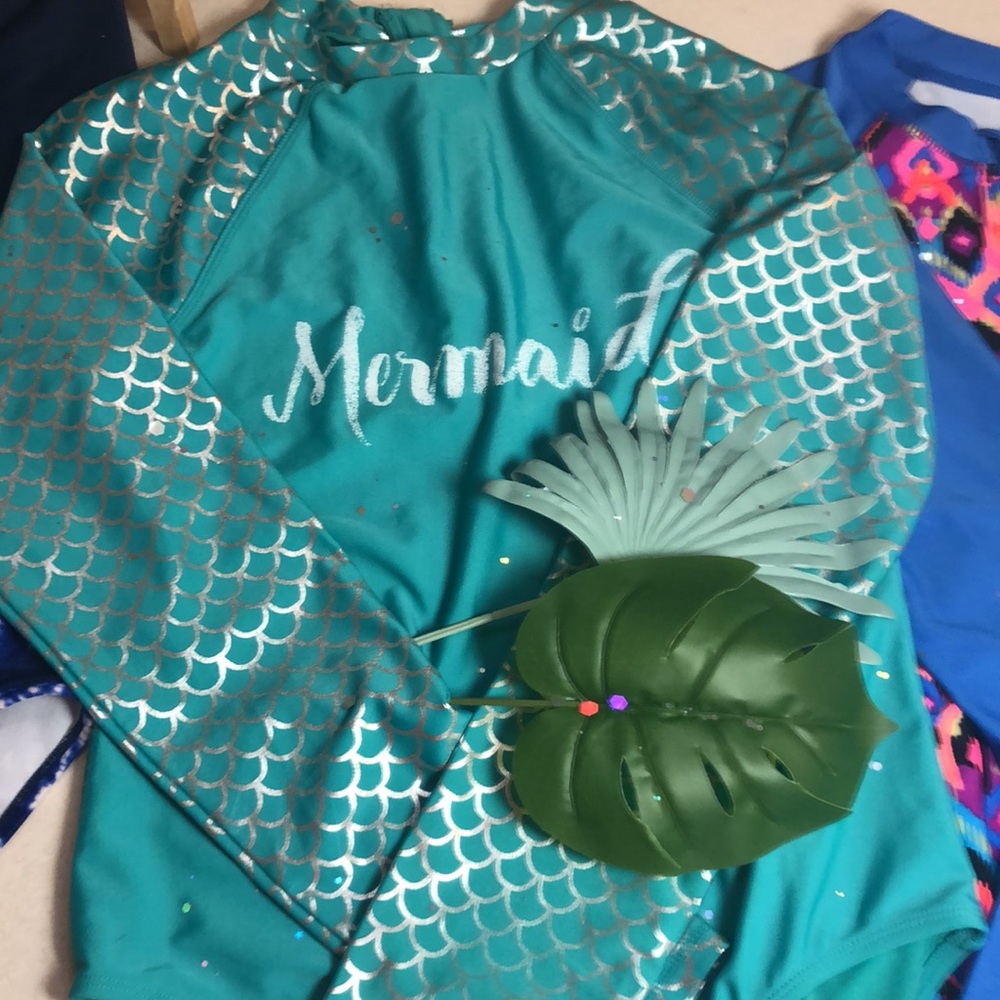 Girl’s Rashguard BUNDLE!! ☀️ - Picture 9 of 10
